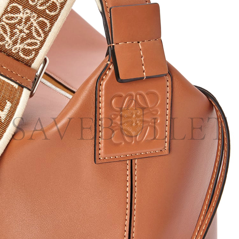 LOEWE CUBI CROSSBODY BAG IN SUPPLE SMOOTH CALFSKIN AND JACQUARD B906K70X01 (44*30*18cm) LOEWE CUBI CROSSBODY BAG IN SUPPLE SMOOTH CALFSKIN AND JACQUARD B906K70X01 (44*30*18cm)